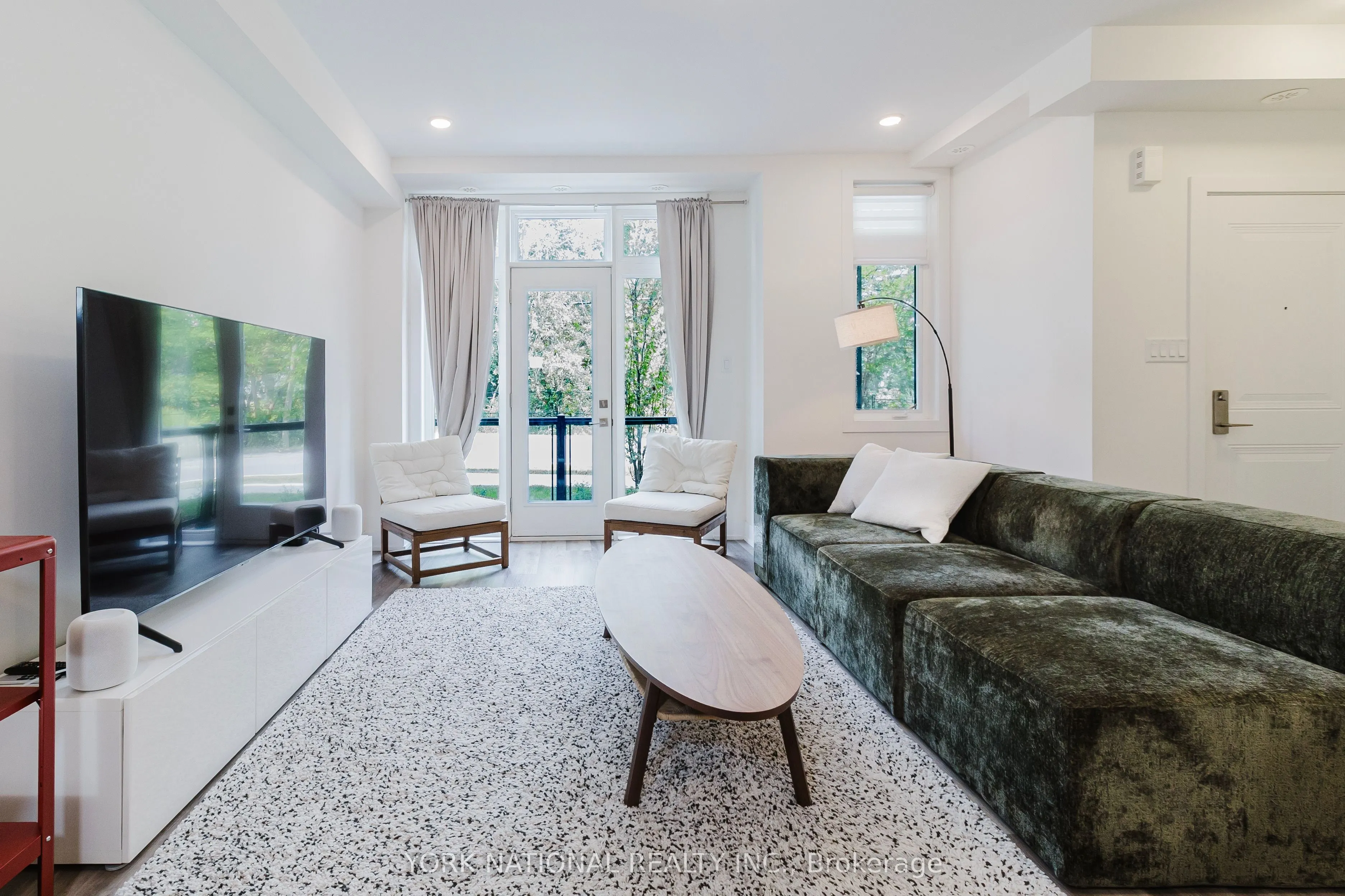 3 Bond Crescent, #10