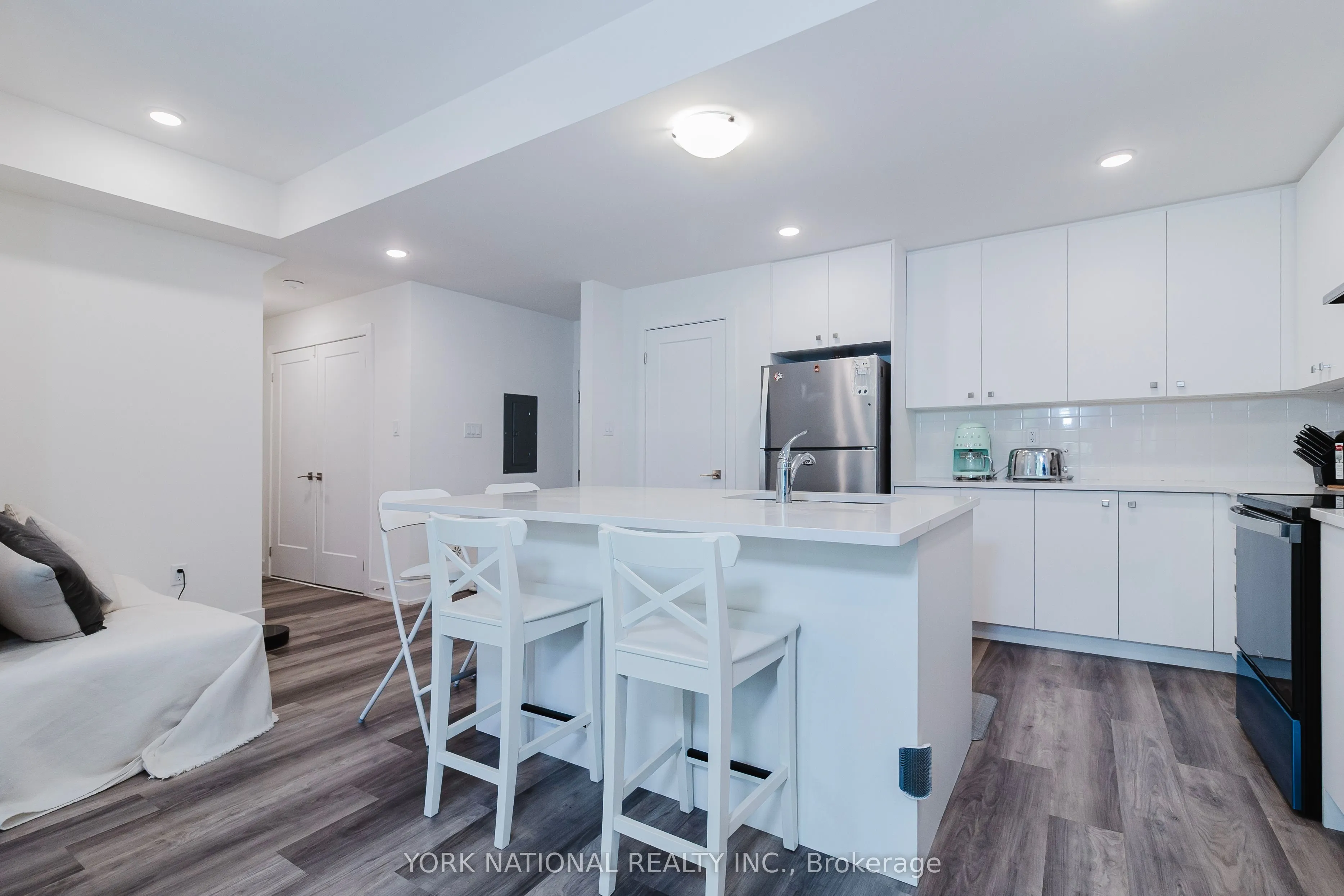 3 Bond Crescent, #10