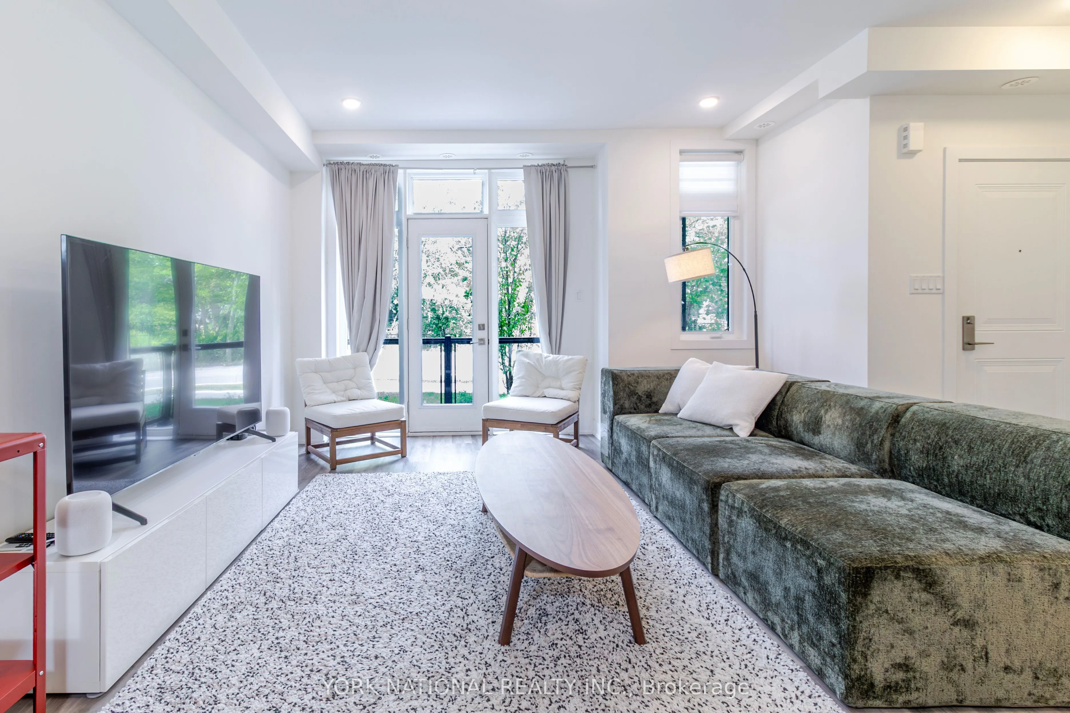 3 Bond Crescent, #10