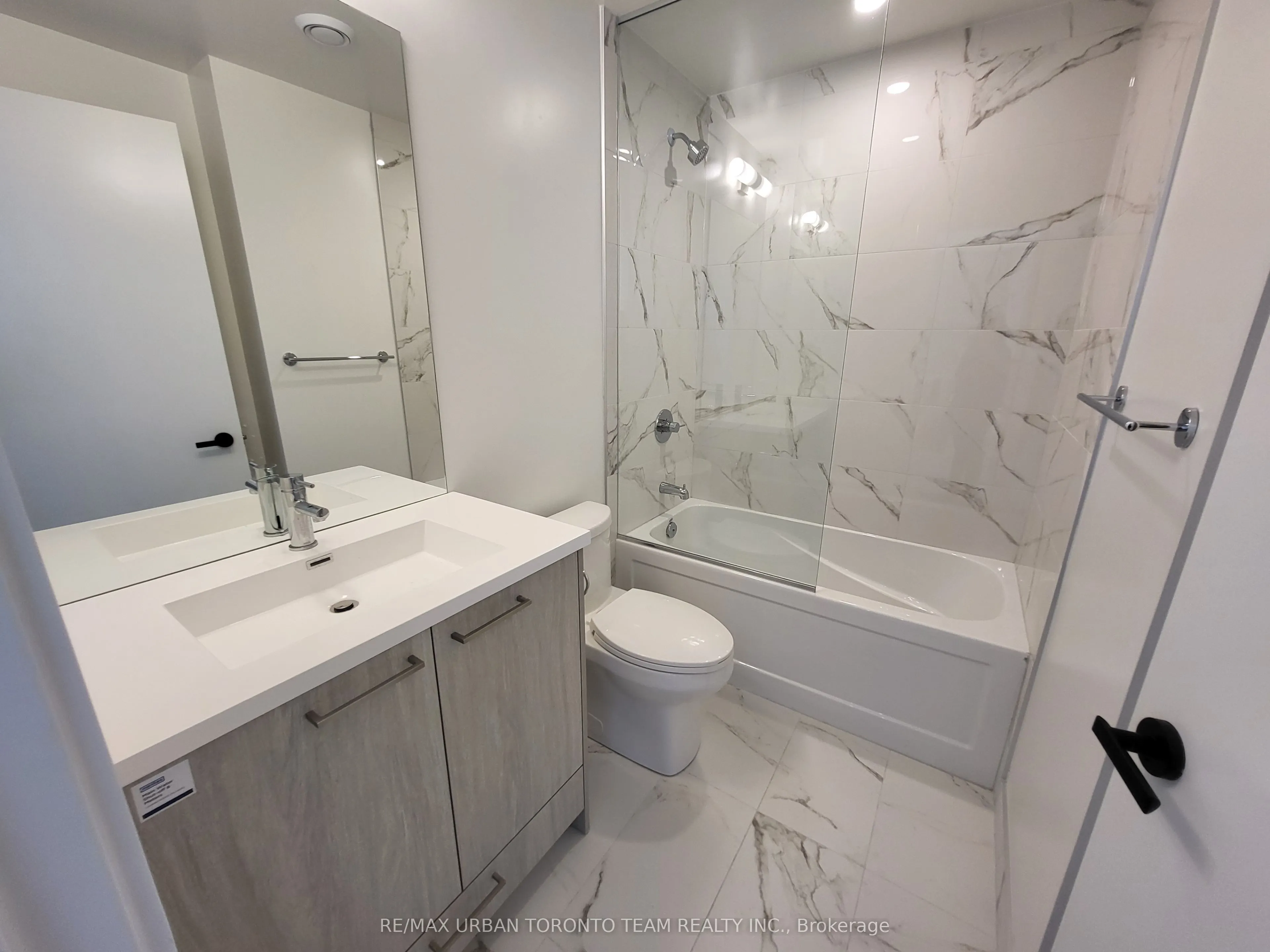 28 Interchange Way, #3601