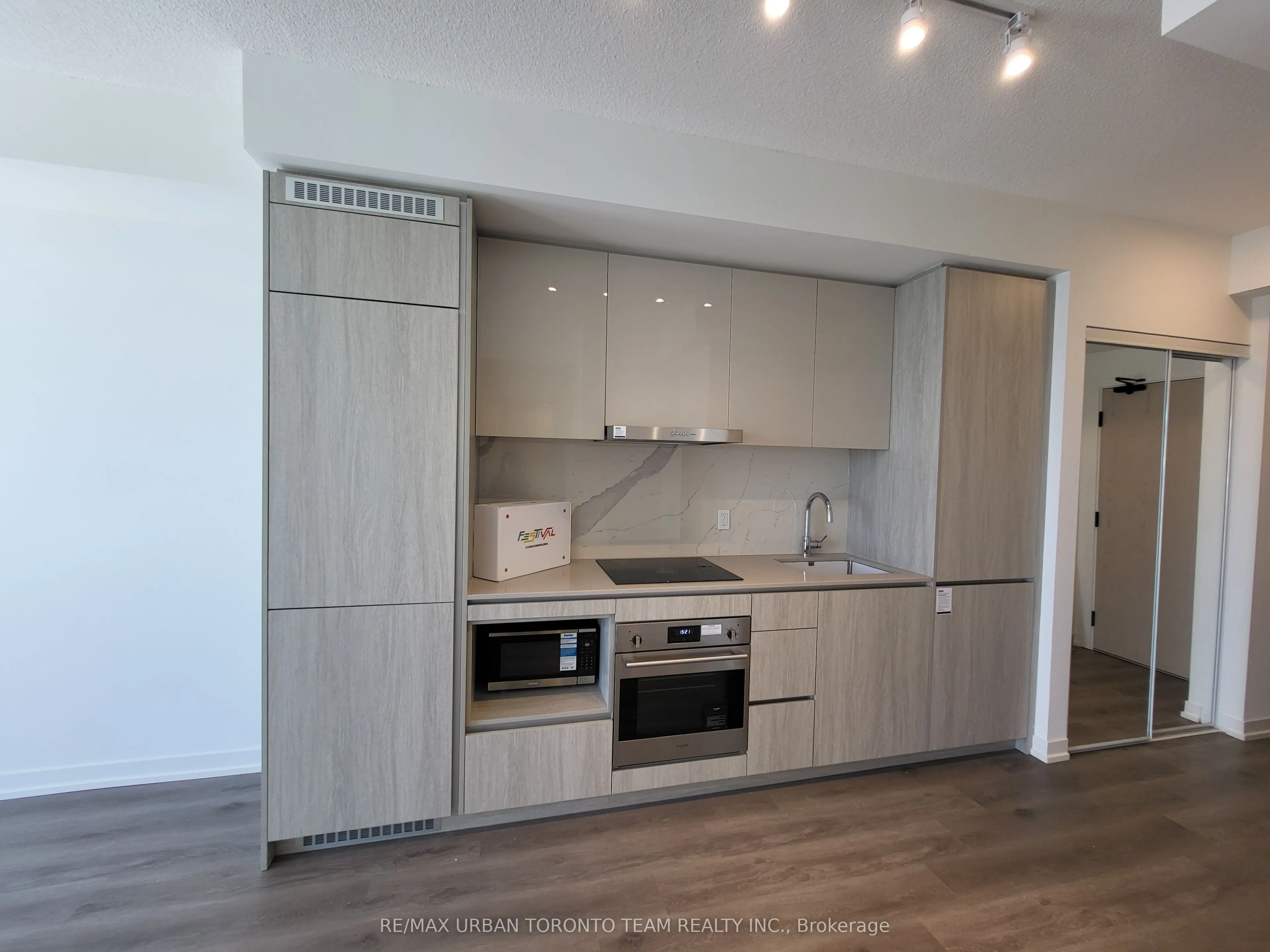 28 Interchange Way, #3601
