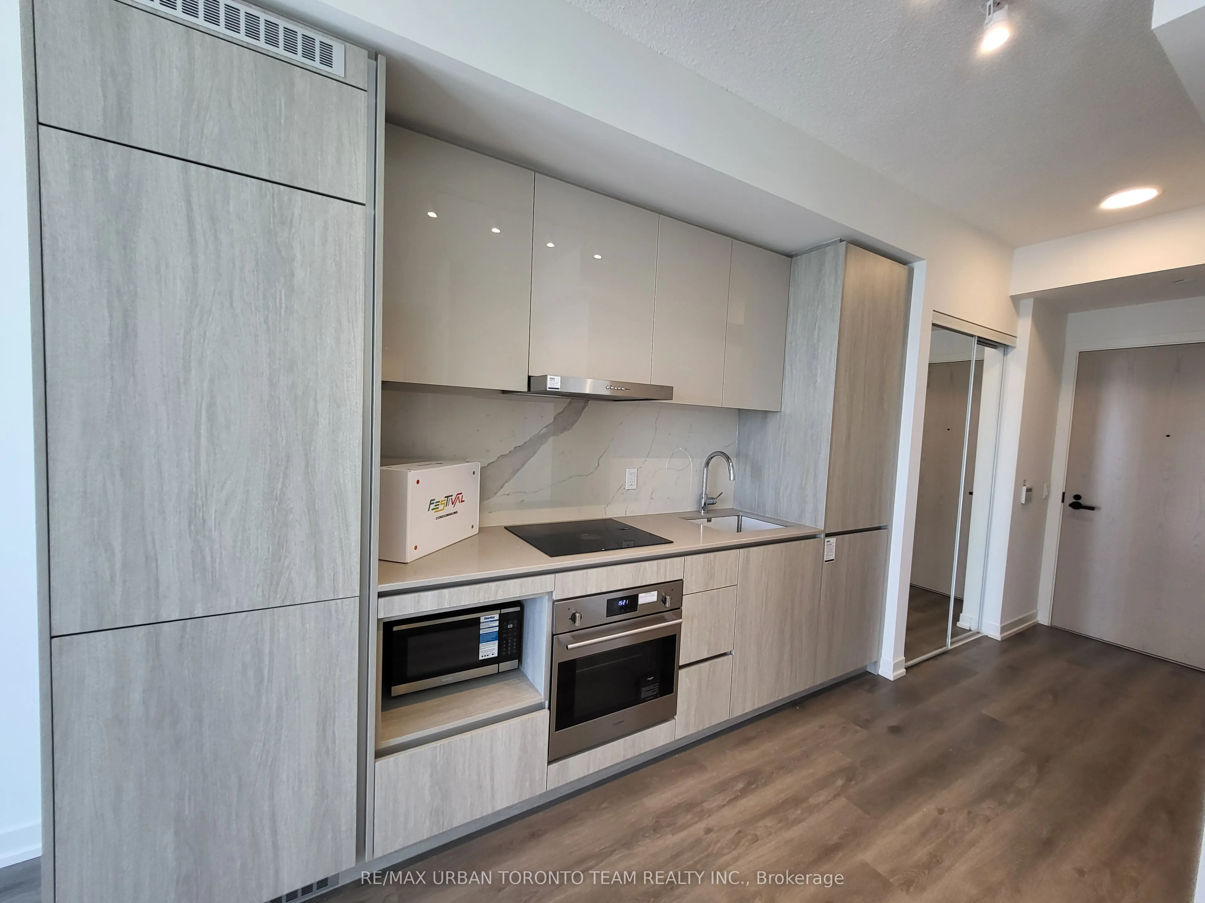 28 Interchange Way, #3601