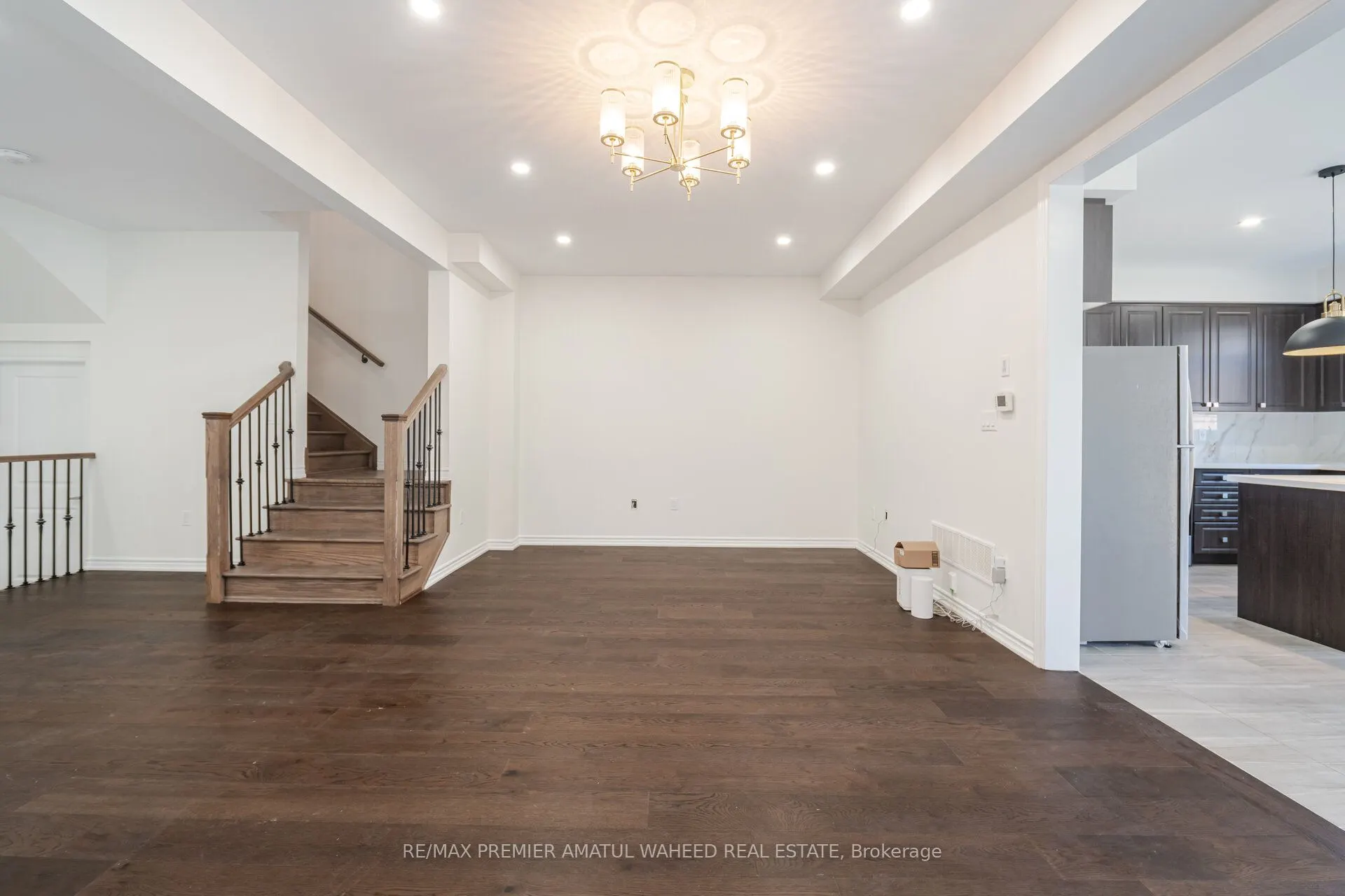 17 Ferragine Crescent