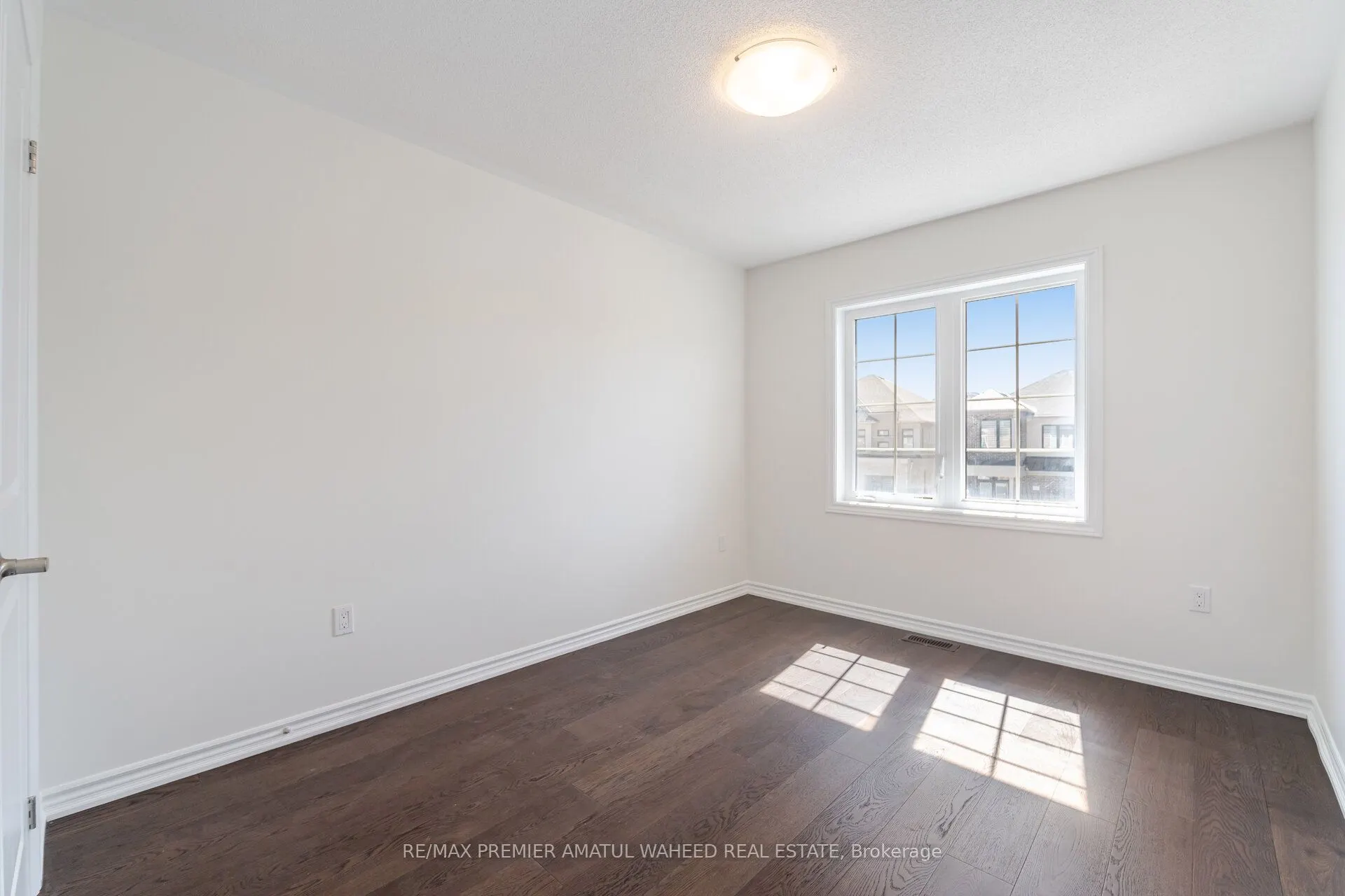 17 Ferragine Crescent