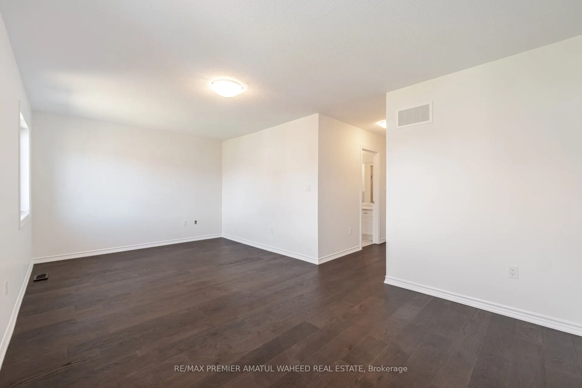 17 Ferragine Crescent