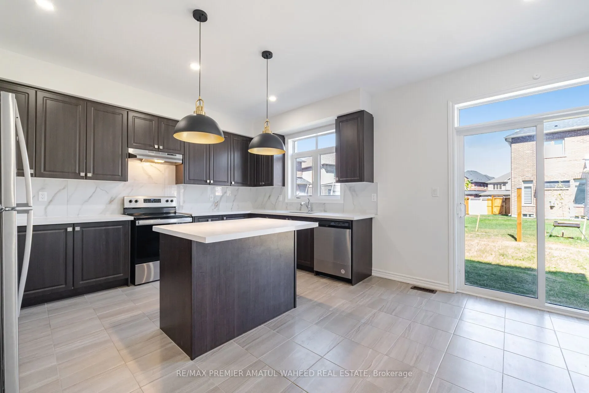 17 Ferragine Crescent