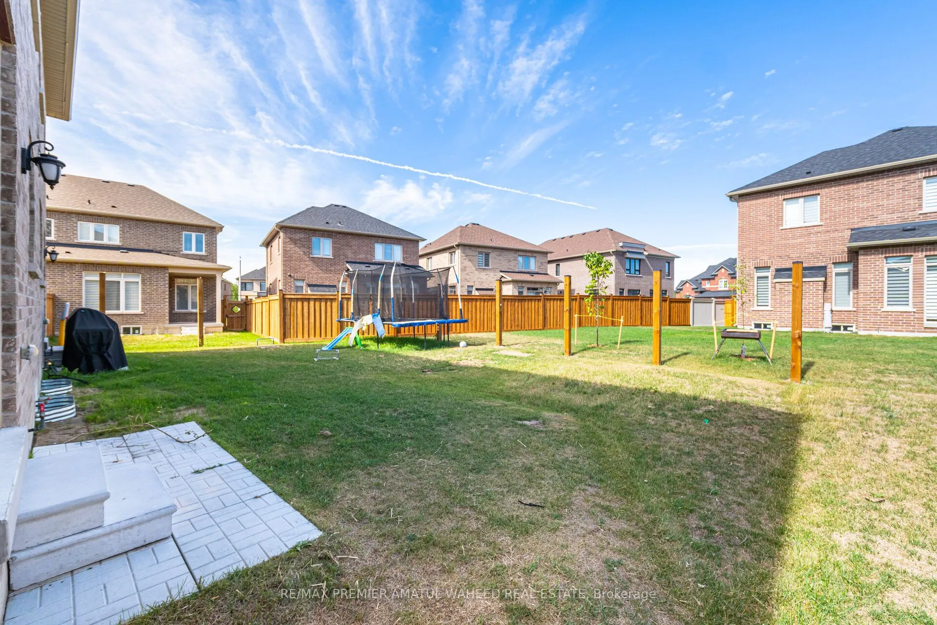 17 Ferragine Crescent