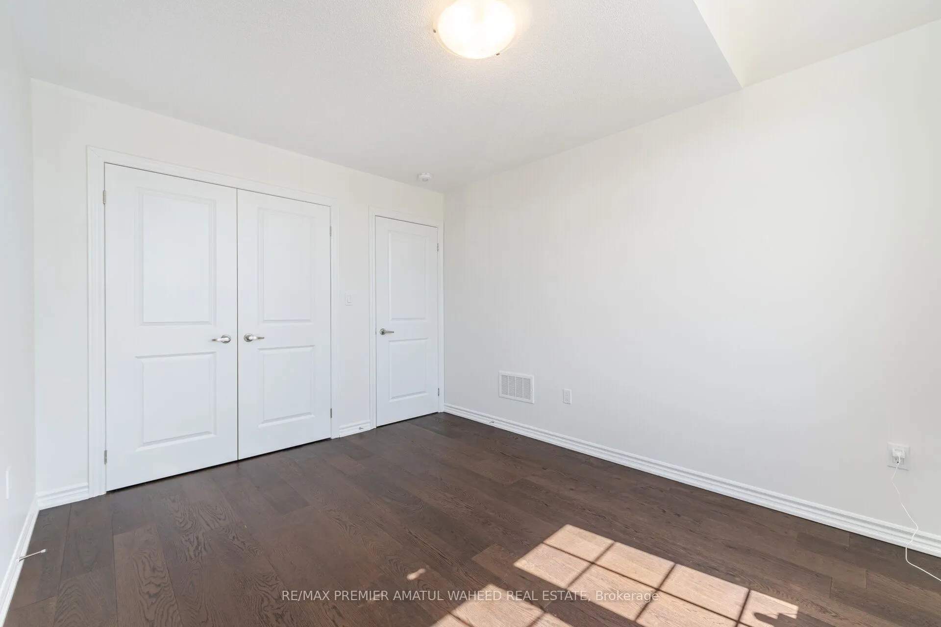 17 Ferragine Crescent