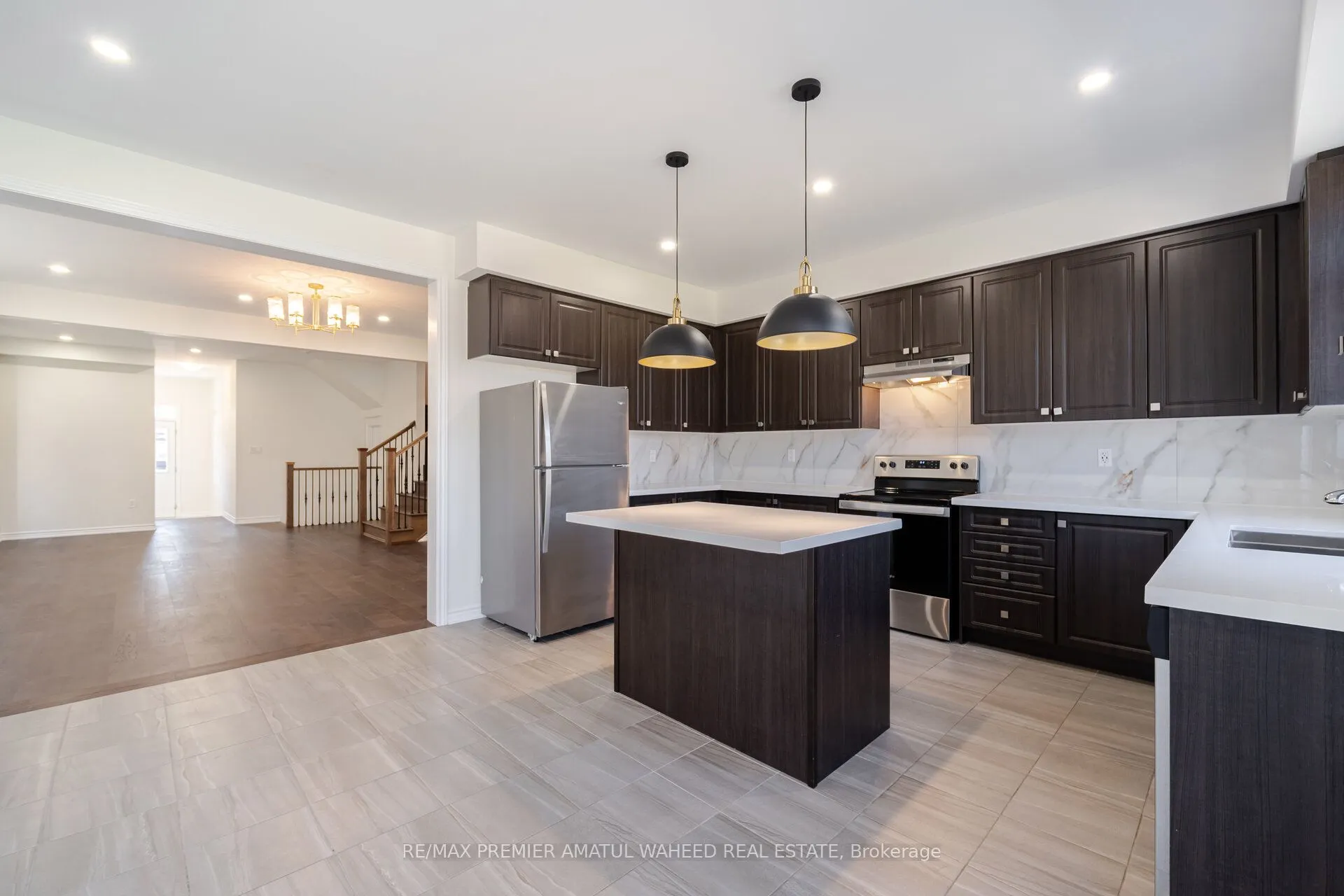 17 Ferragine Crescent