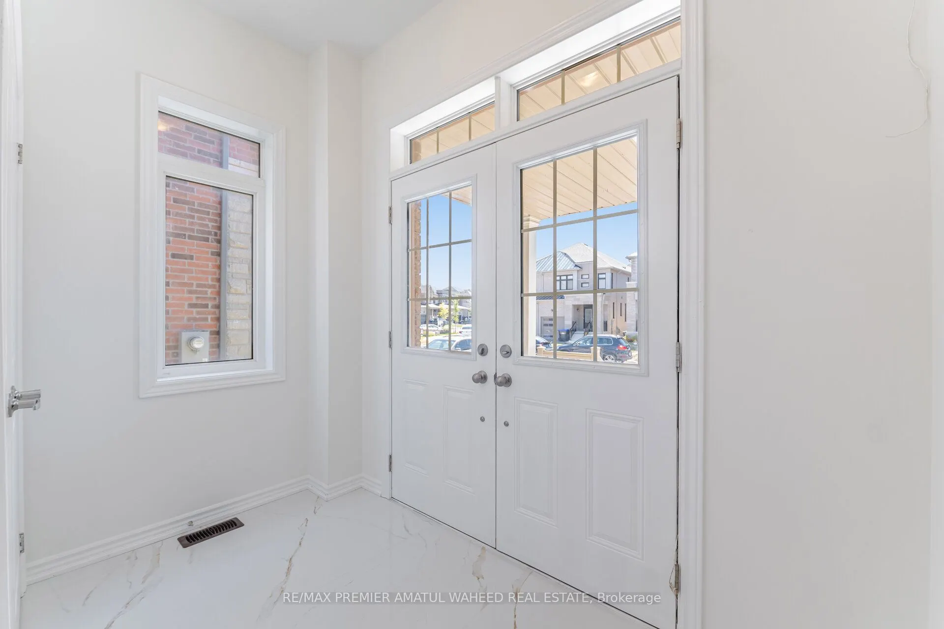 17 Ferragine Crescent