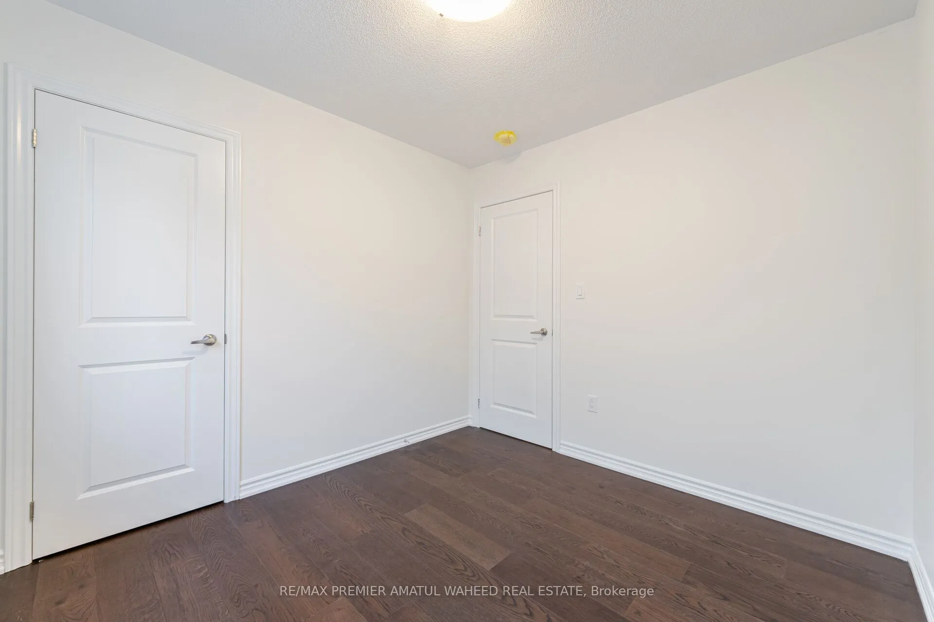 17 Ferragine Crescent