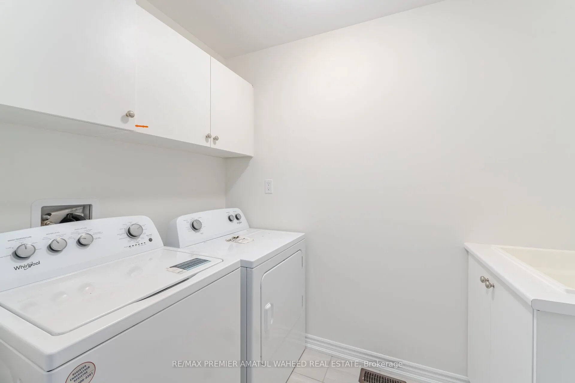 17 Ferragine Crescent
