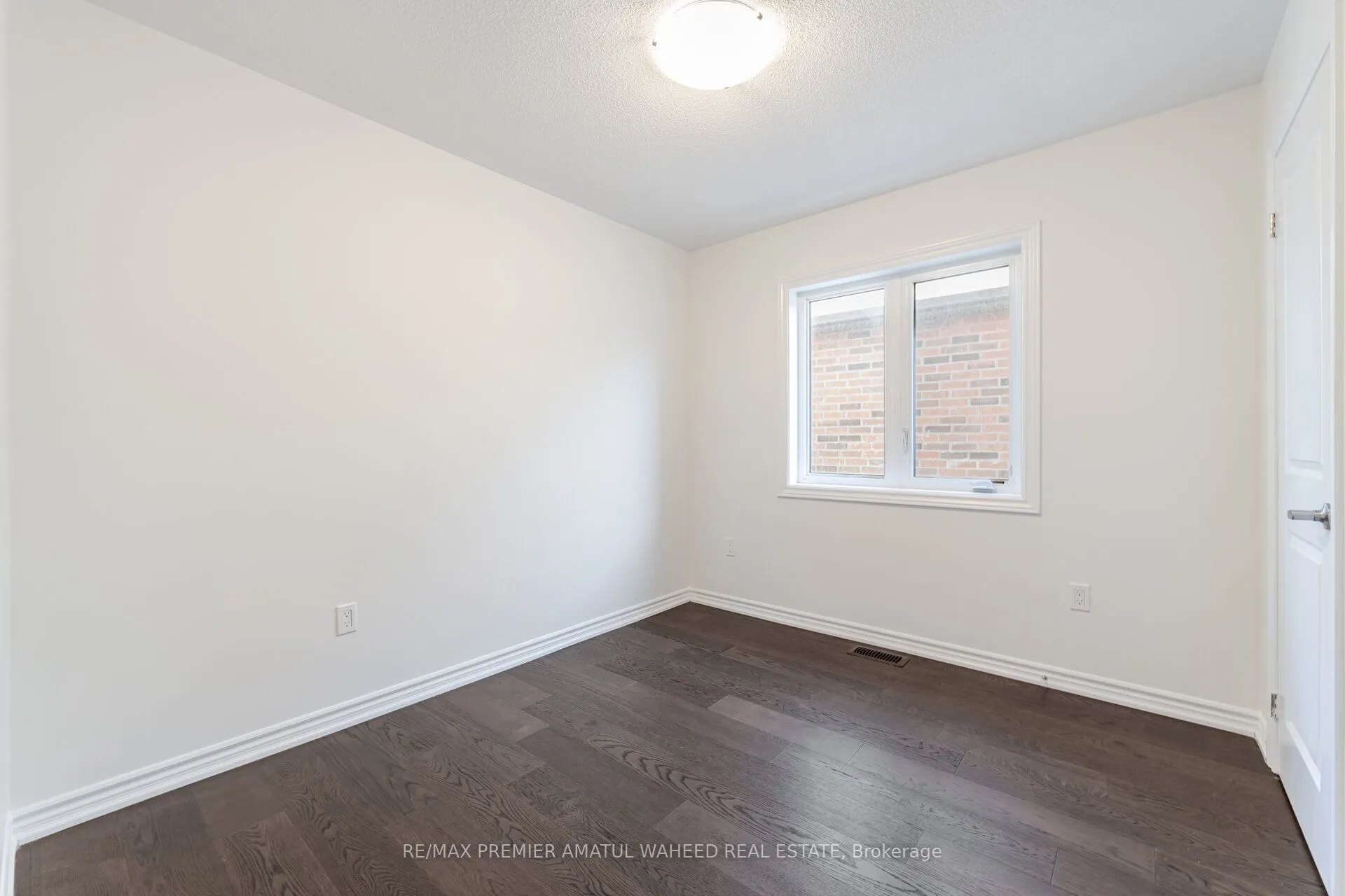 17 Ferragine Crescent