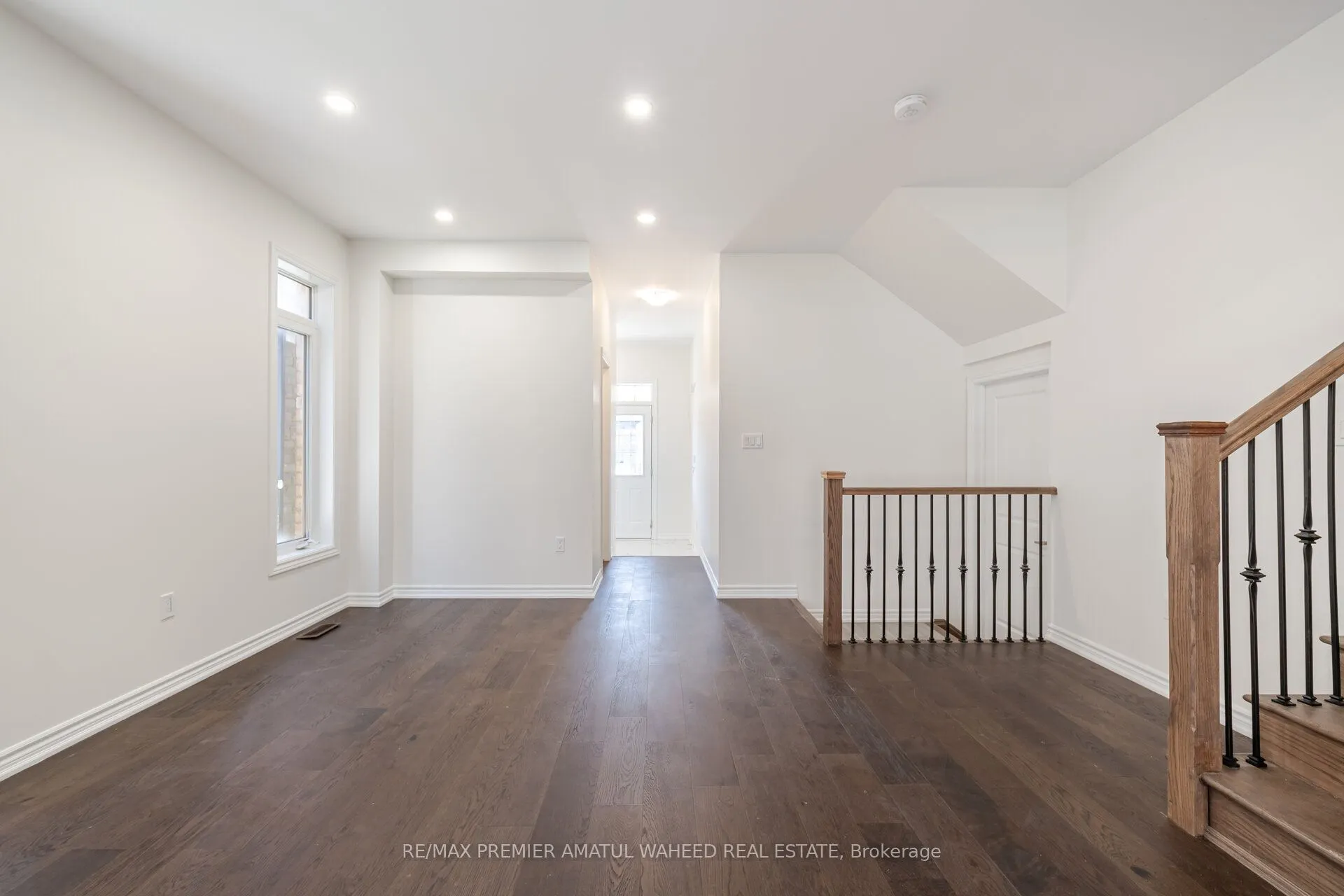 17 Ferragine Crescent