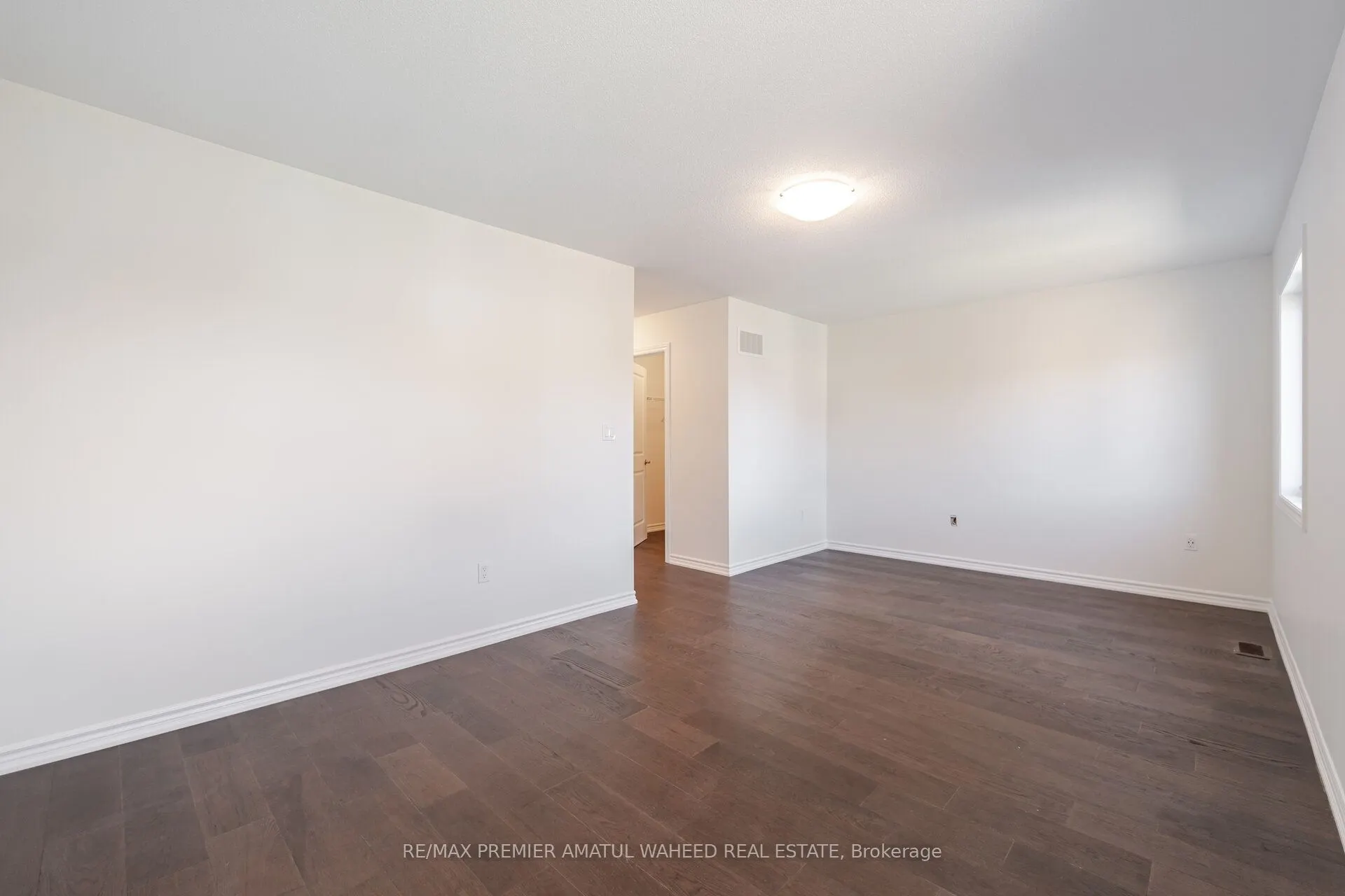 17 Ferragine Crescent