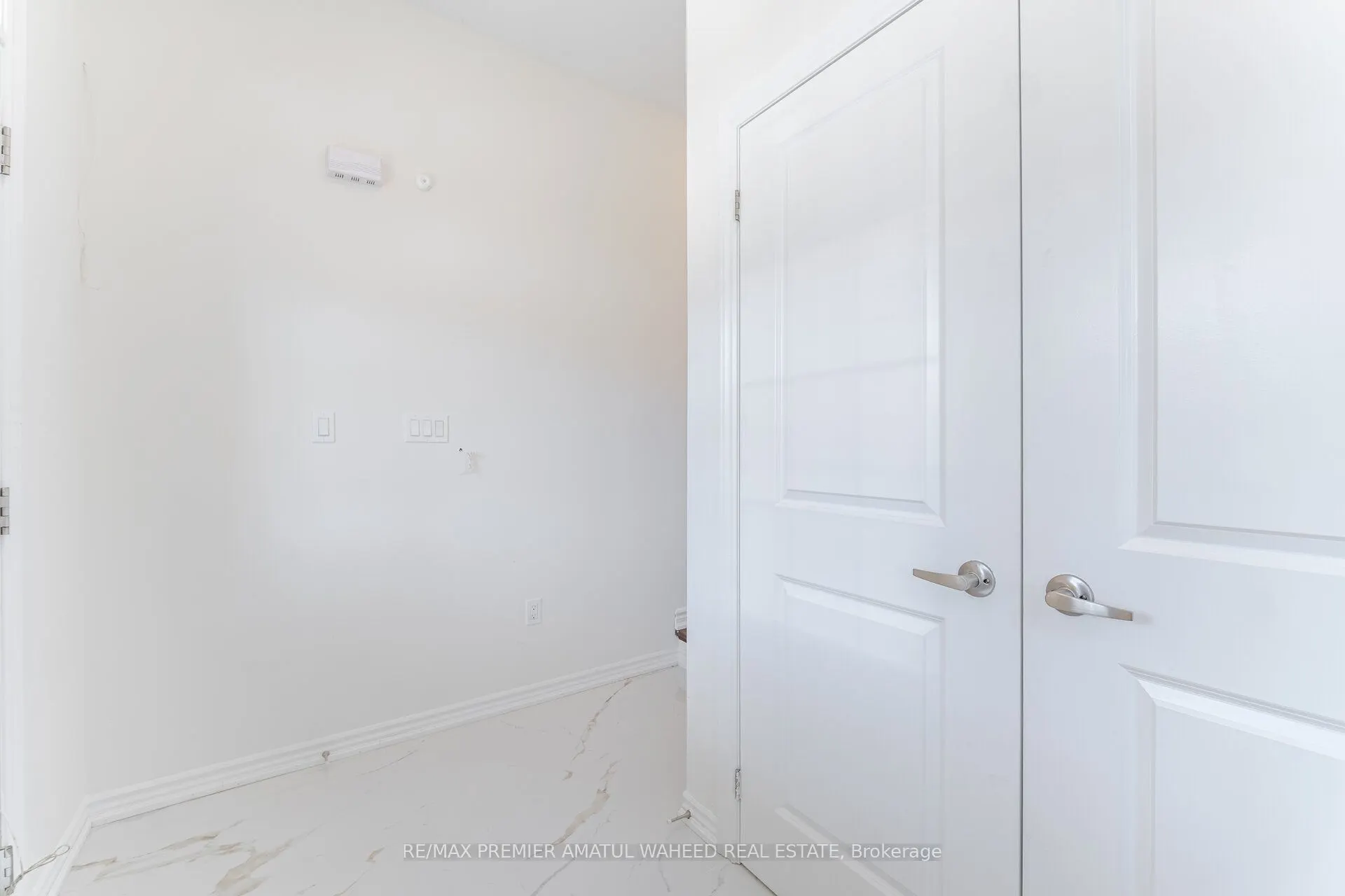 17 Ferragine Crescent
