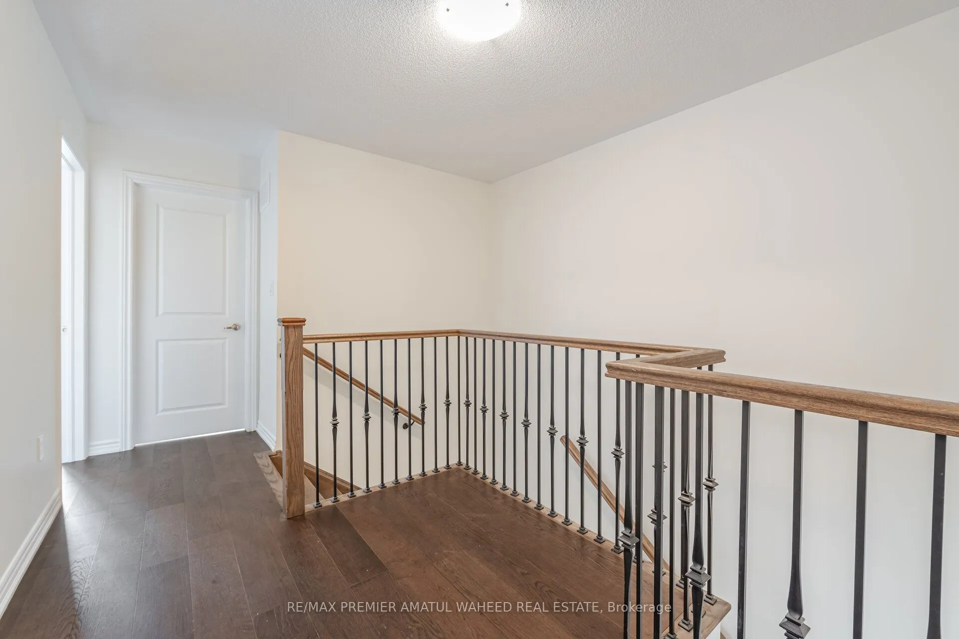 17 Ferragine Crescent