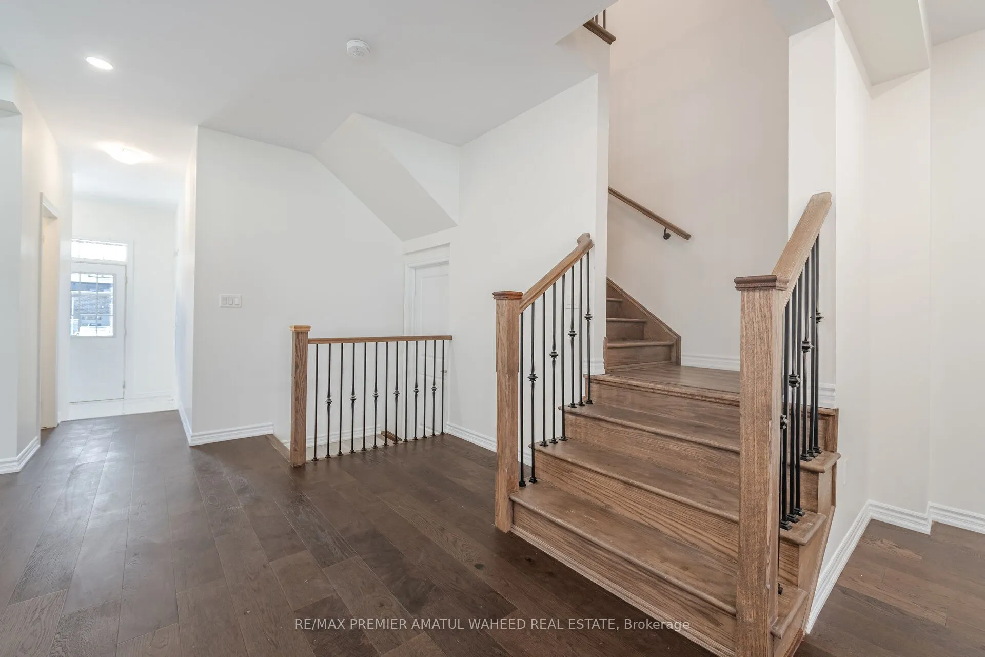 17 Ferragine Crescent