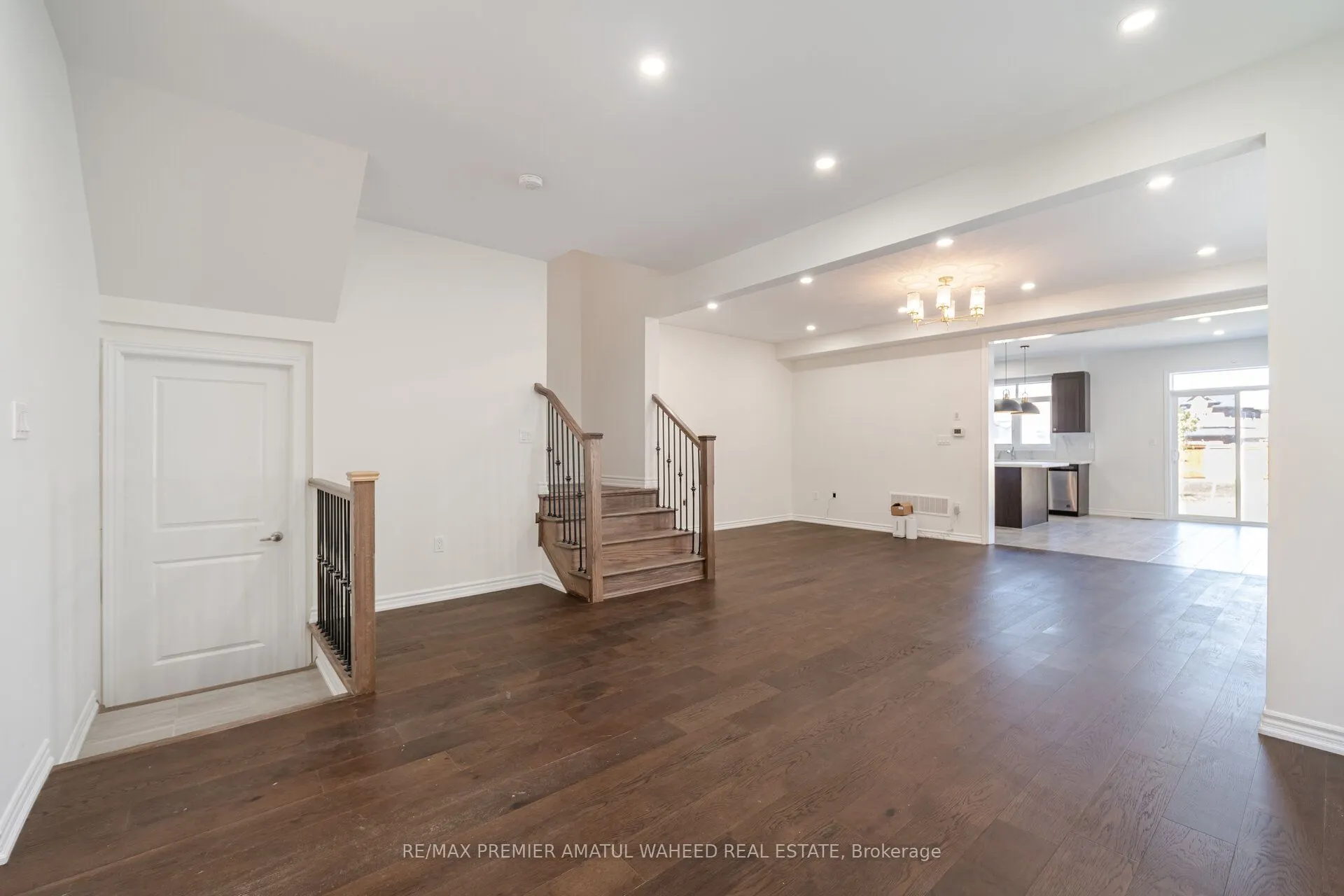 17 Ferragine Crescent