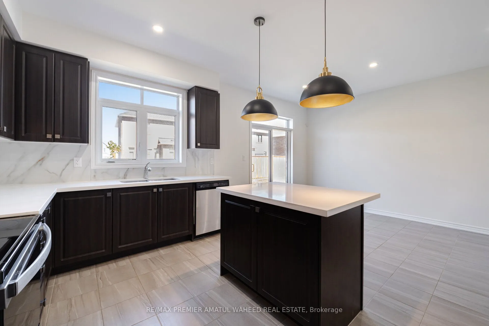 17 Ferragine Crescent