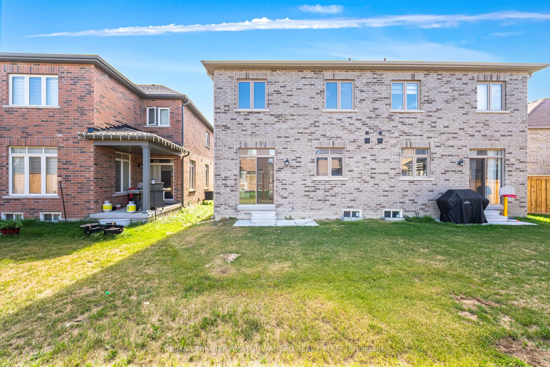 17 Ferragine Crescent