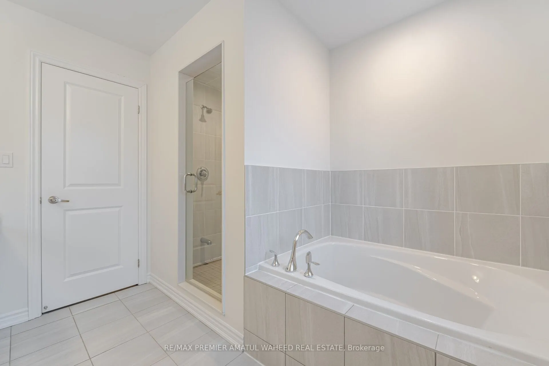 17 Ferragine Crescent