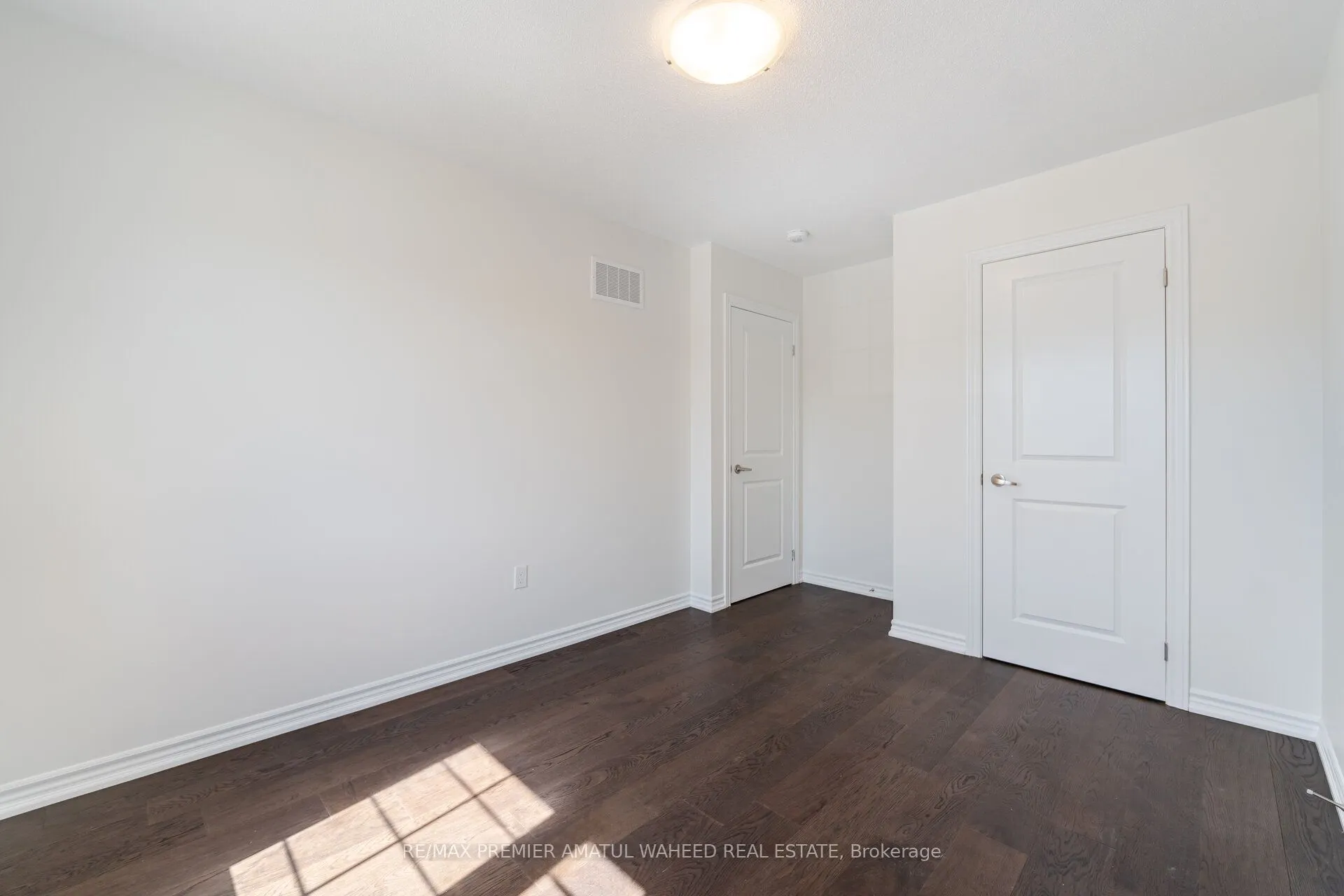 17 Ferragine Crescent