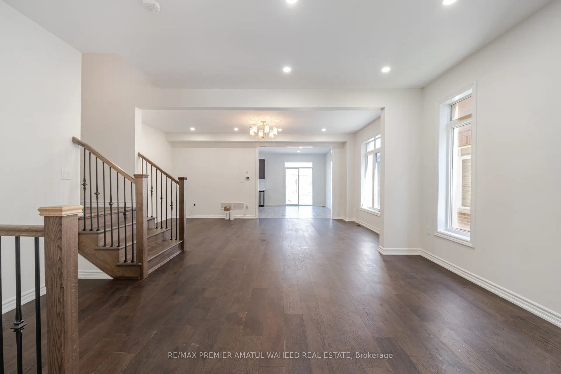17 Ferragine Crescent