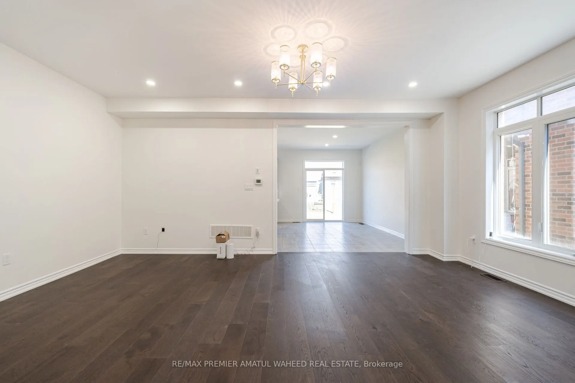 17 Ferragine Crescent
