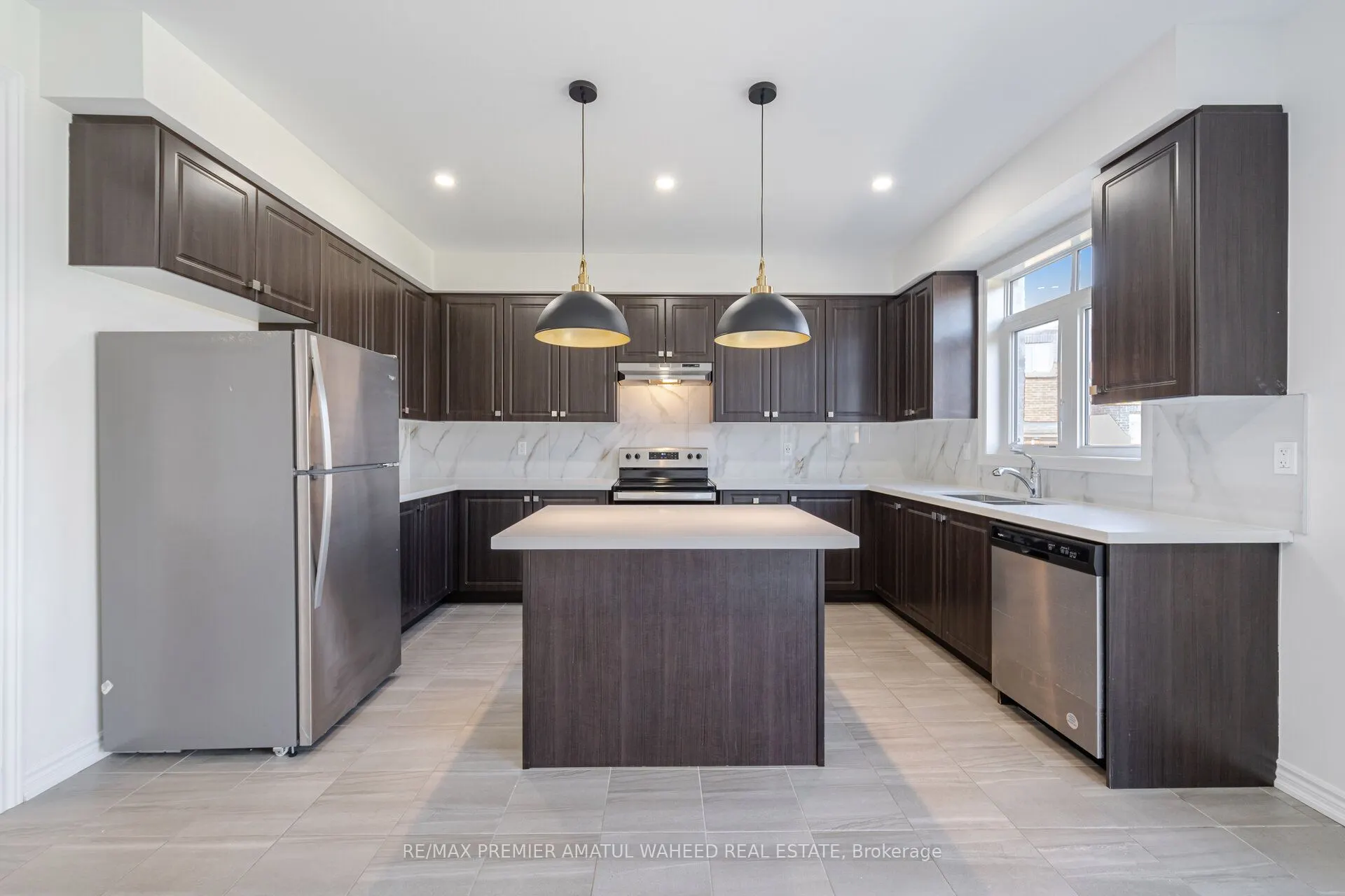 17 Ferragine Crescent