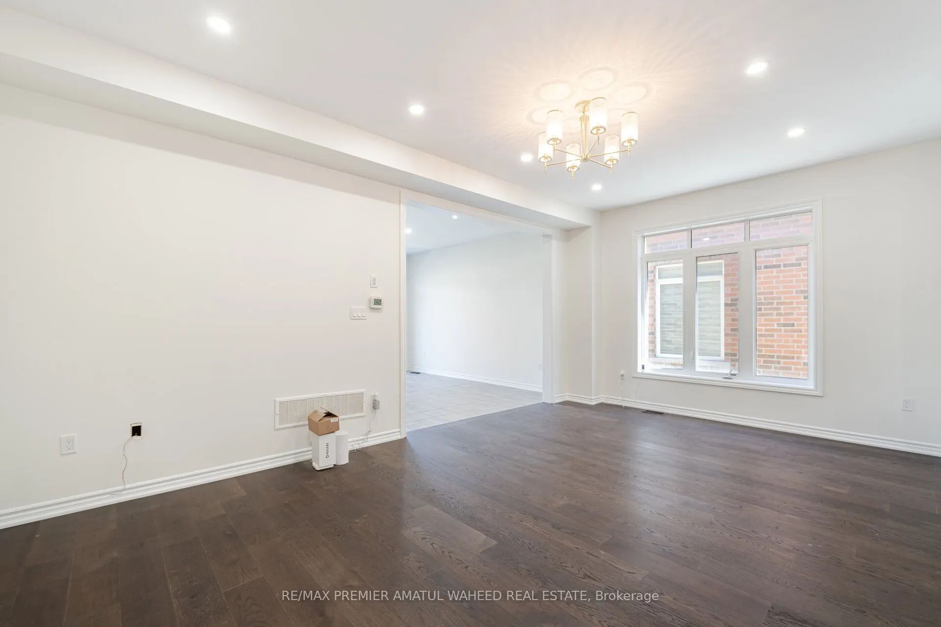 17 Ferragine Crescent