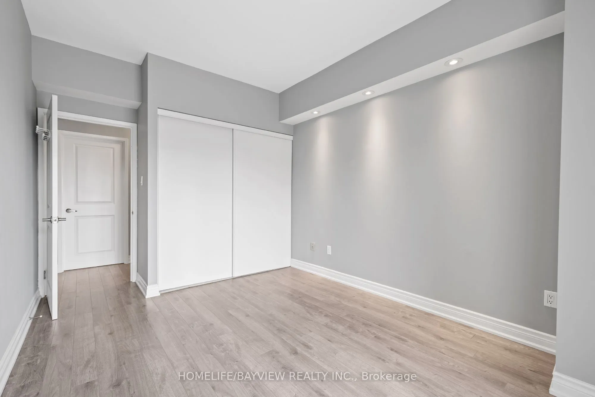 309 Major Mackenzie Drive E, #1013