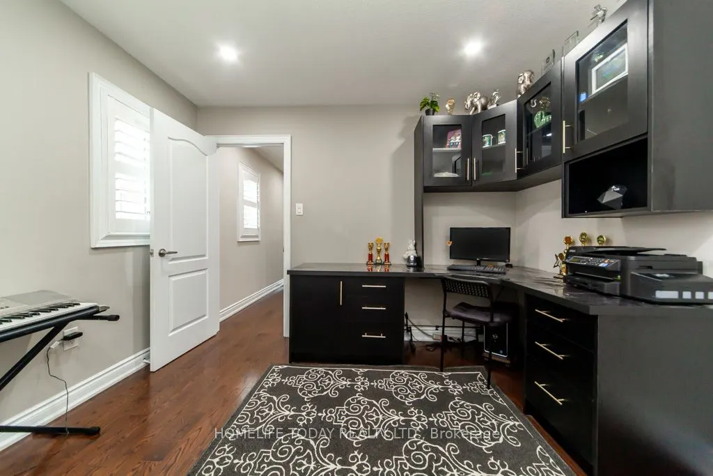 238 Wardlaw Place