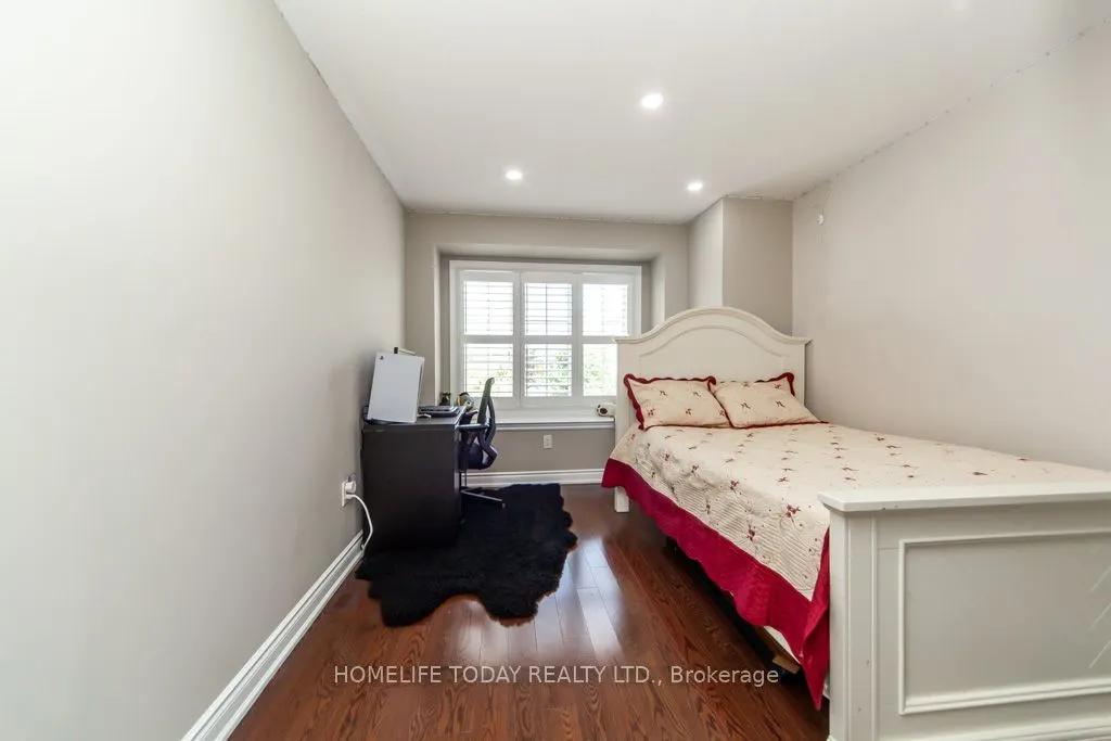 238 Wardlaw Place