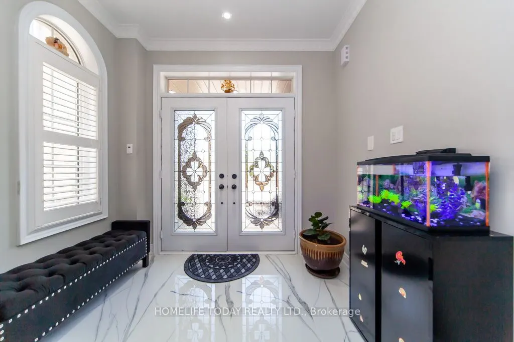 238 Wardlaw Place