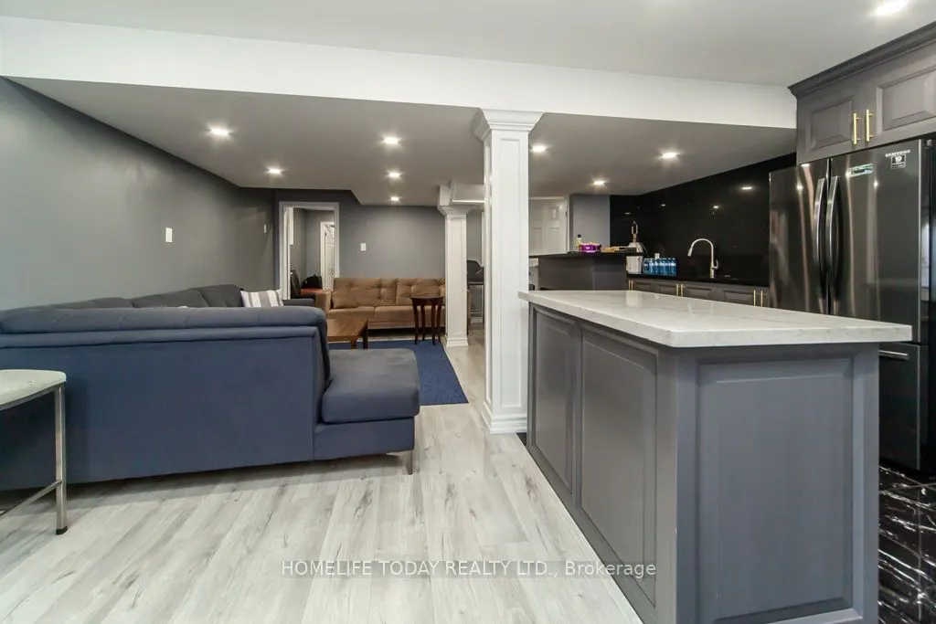 238 Wardlaw Place
