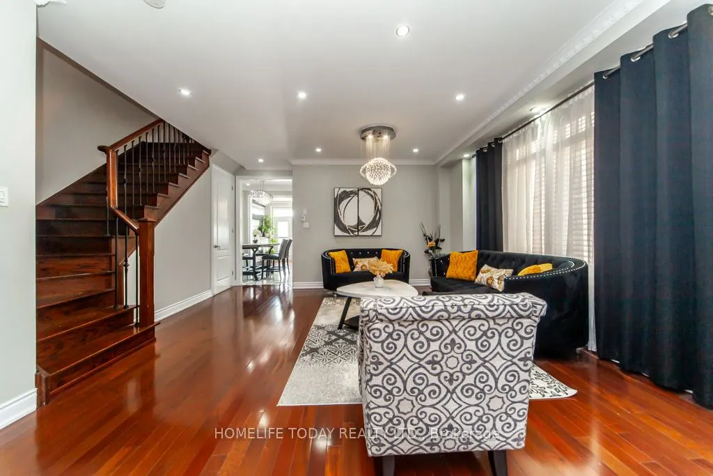 238 Wardlaw Place