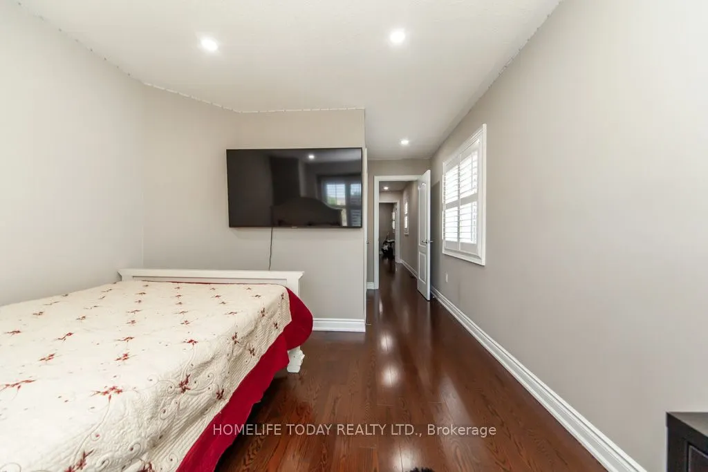 238 Wardlaw Place
