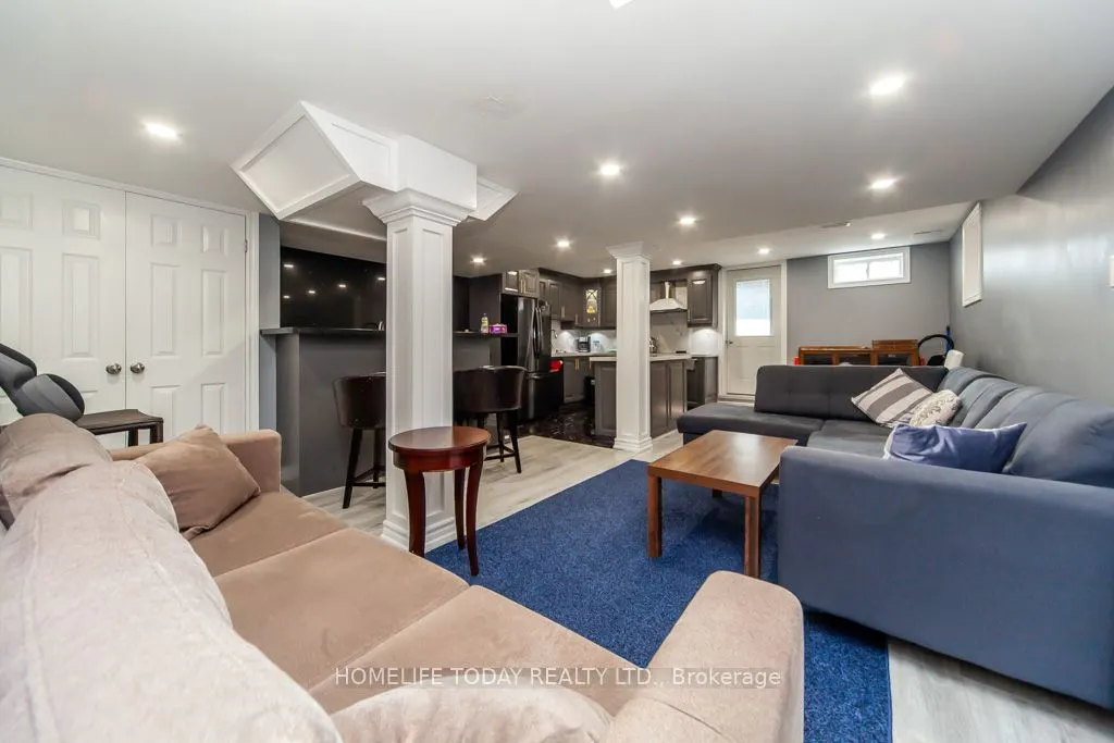 238 Wardlaw Place