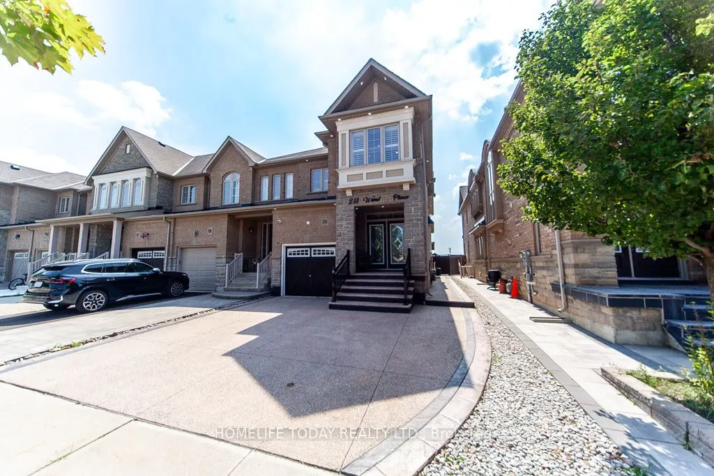 238 Wardlaw Place
