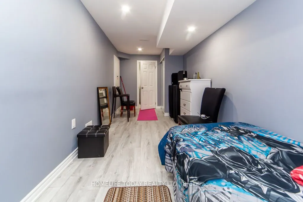 238 Wardlaw Place