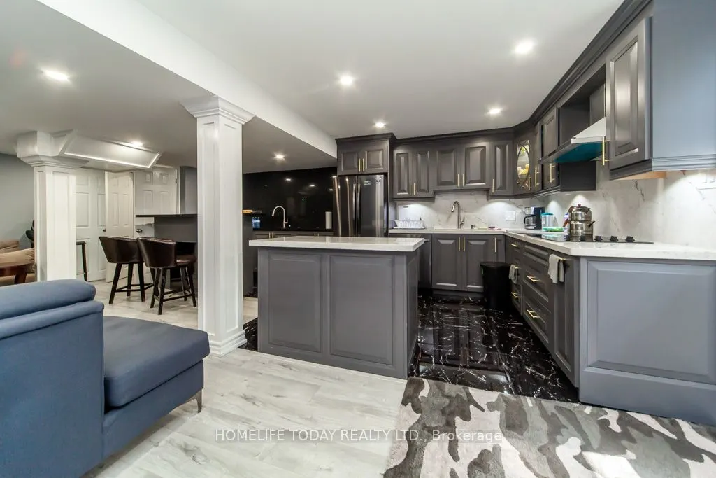 238 Wardlaw Place