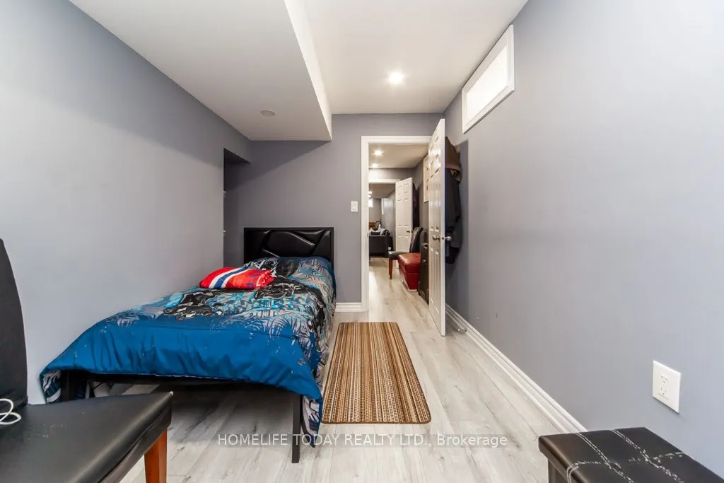 238 Wardlaw Place