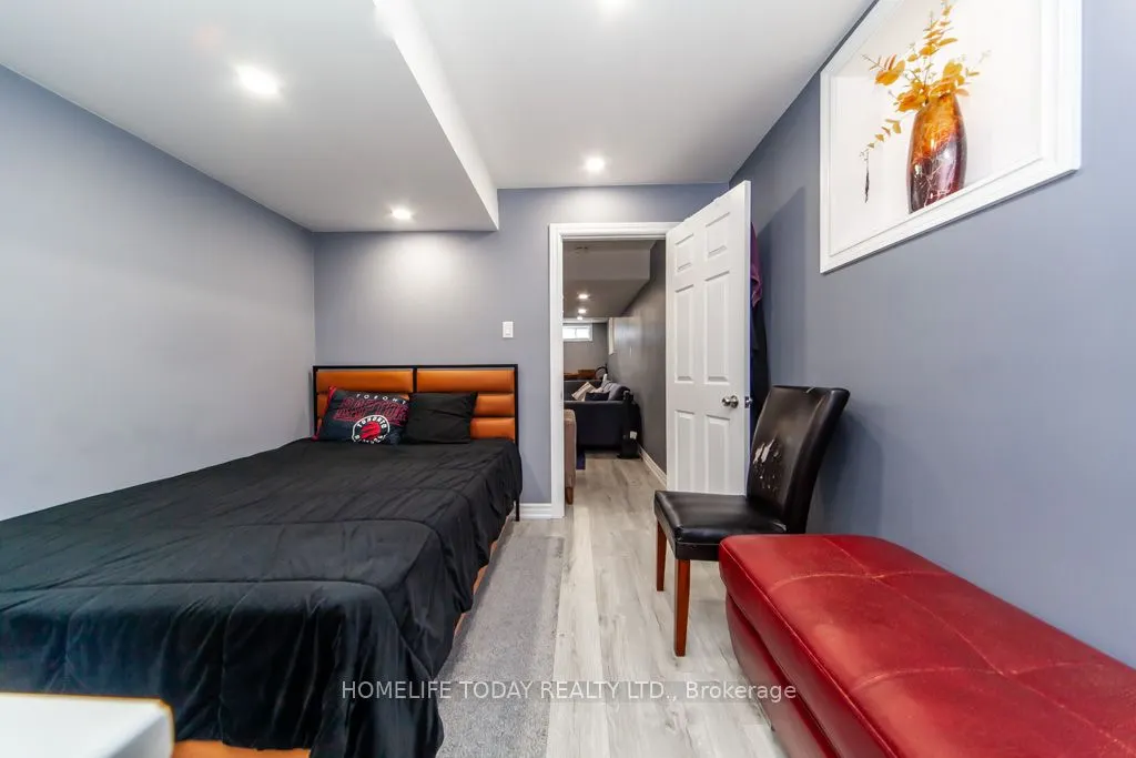 238 Wardlaw Place