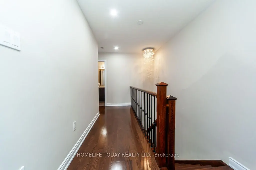 238 Wardlaw Place