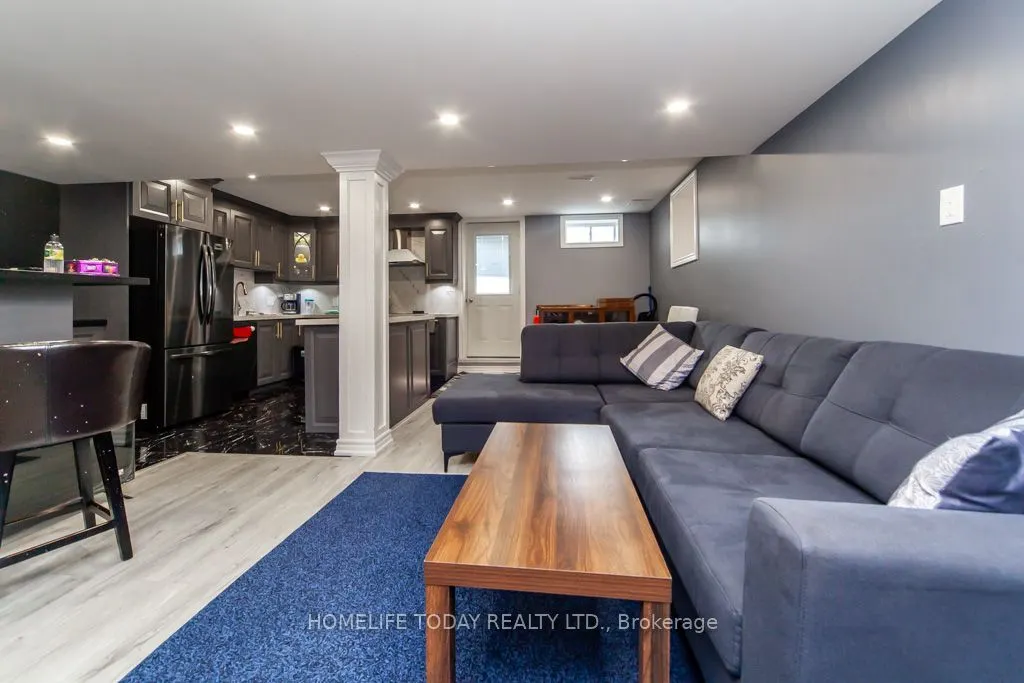 238 Wardlaw Place