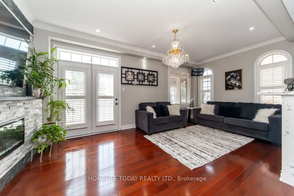 238 Wardlaw Place