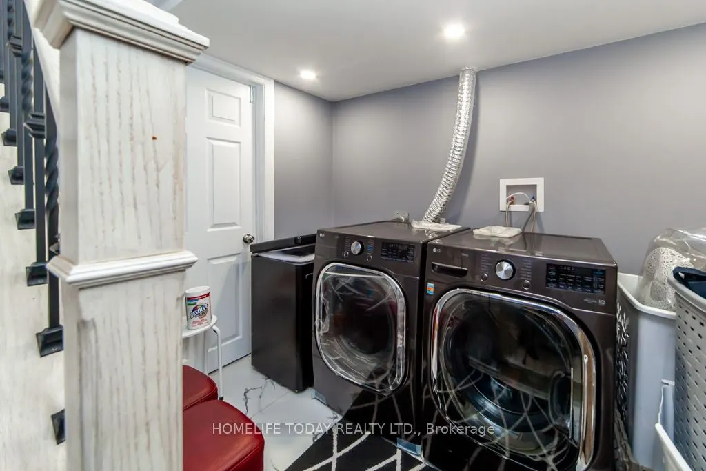 238 Wardlaw Place