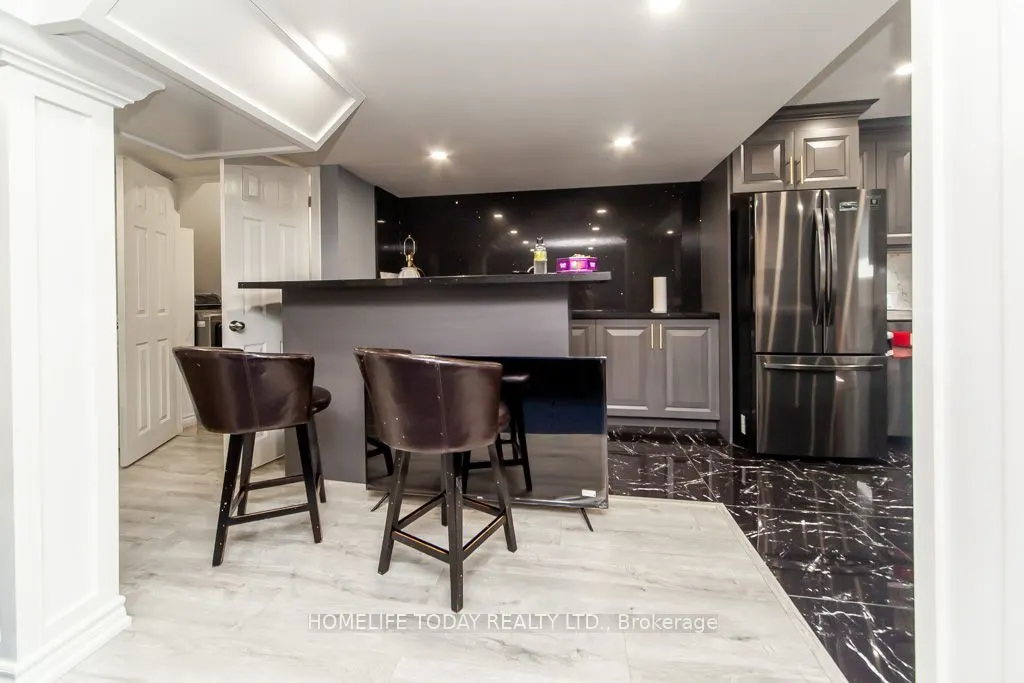 238 Wardlaw Place