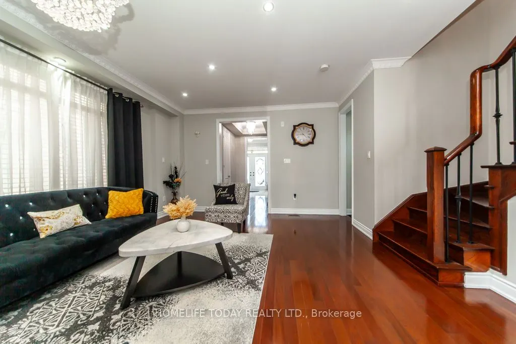 238 Wardlaw Place
